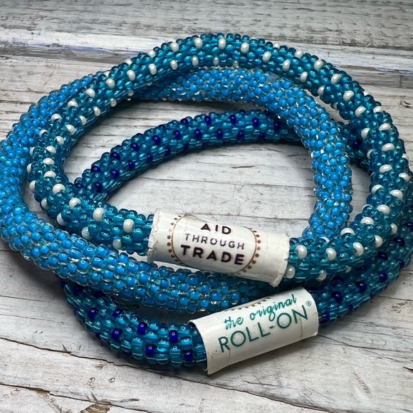 ❤️ Aid through trade roll on bracelets! 🆕 Boho! Beautiful blue colors! Set of 3 - Picture 2 of 7